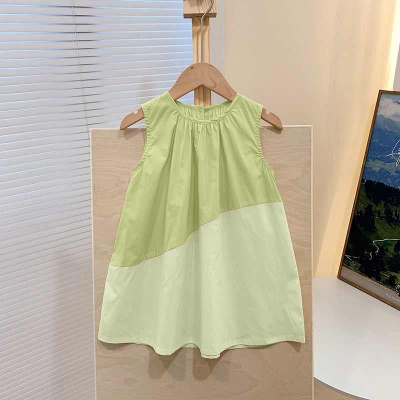 Sleeveless, loose-fitting, stylish and sweet polka-dotted dress