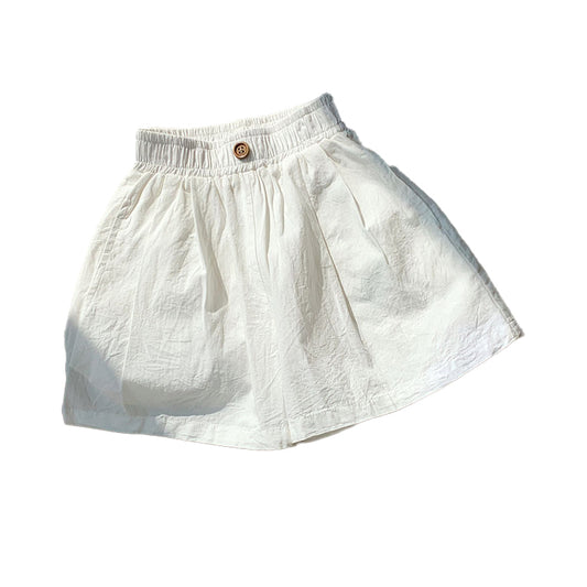 Casual solid-colored buttoned pants/shorts for young children