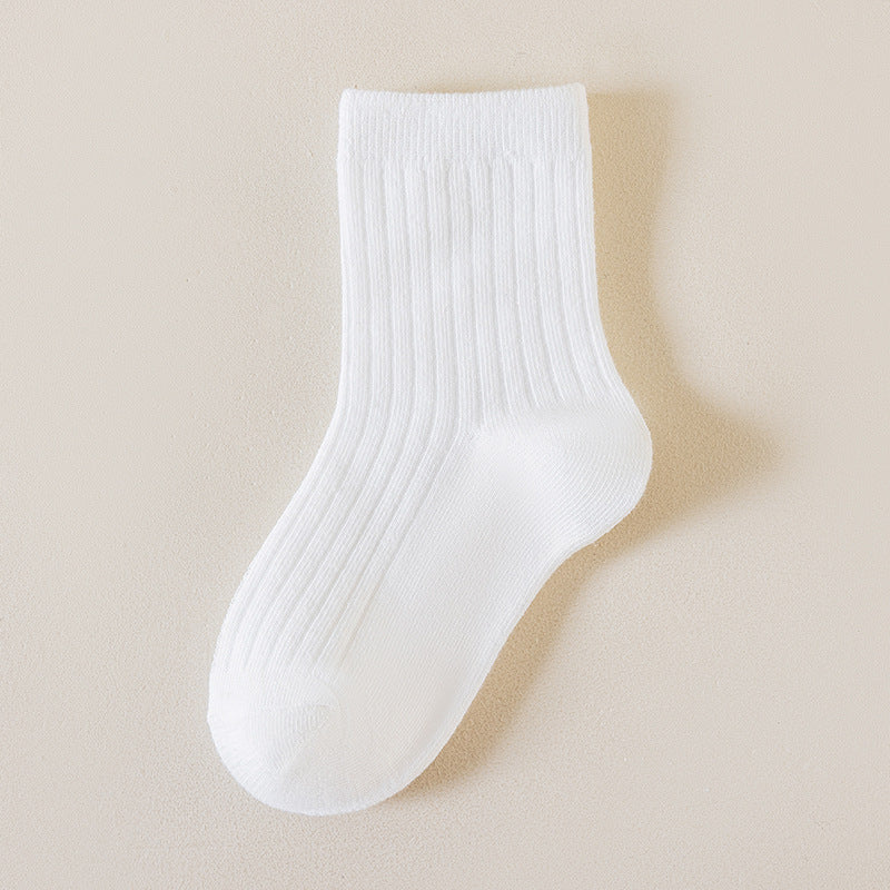 Children's socks, autumn and winter style, classic white socks for boys and girls, students, solid color, Class A cotton mid-calf socks, sports socks, sweat-absorbent and odor-resistant.
