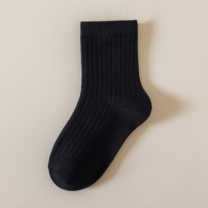 Children's socks, autumn and winter style, classic white socks for boys and girls, students, solid color, Class A cotton mid-calf socks, sports socks, sweat-absorbent and odor-resistant.