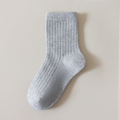 Children's socks, autumn and winter style, classic white socks for boys and girls, students, solid color, Class A cotton mid-calf socks, sports socks, sweat-absorbent and odor-resistant.