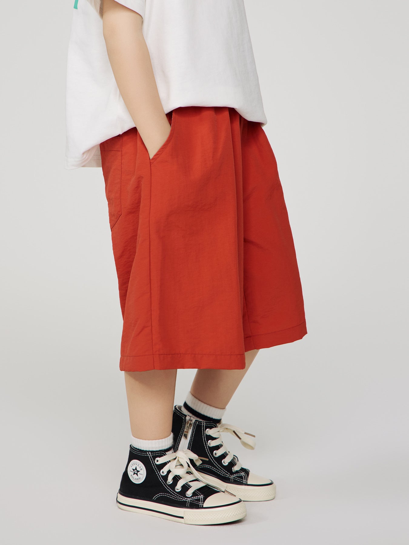 Summer new children's casual Japanese-style loose shorts for boys, shark embroidery quick-drying five-point pants for middle and big kids