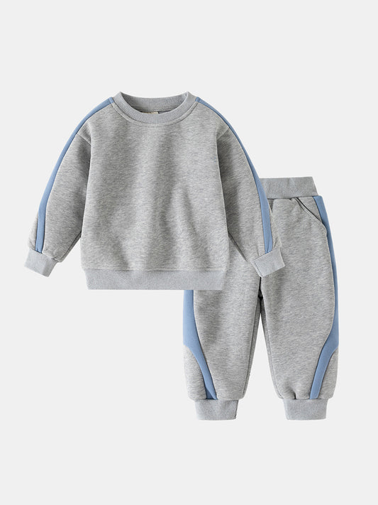 Korean style children's sports fleece-lined two-piece set: loose-fitting sweatshirt and casual pants for toddlers.